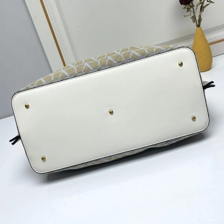 86805 Valentino EasyMatch Shopping Bags 0718